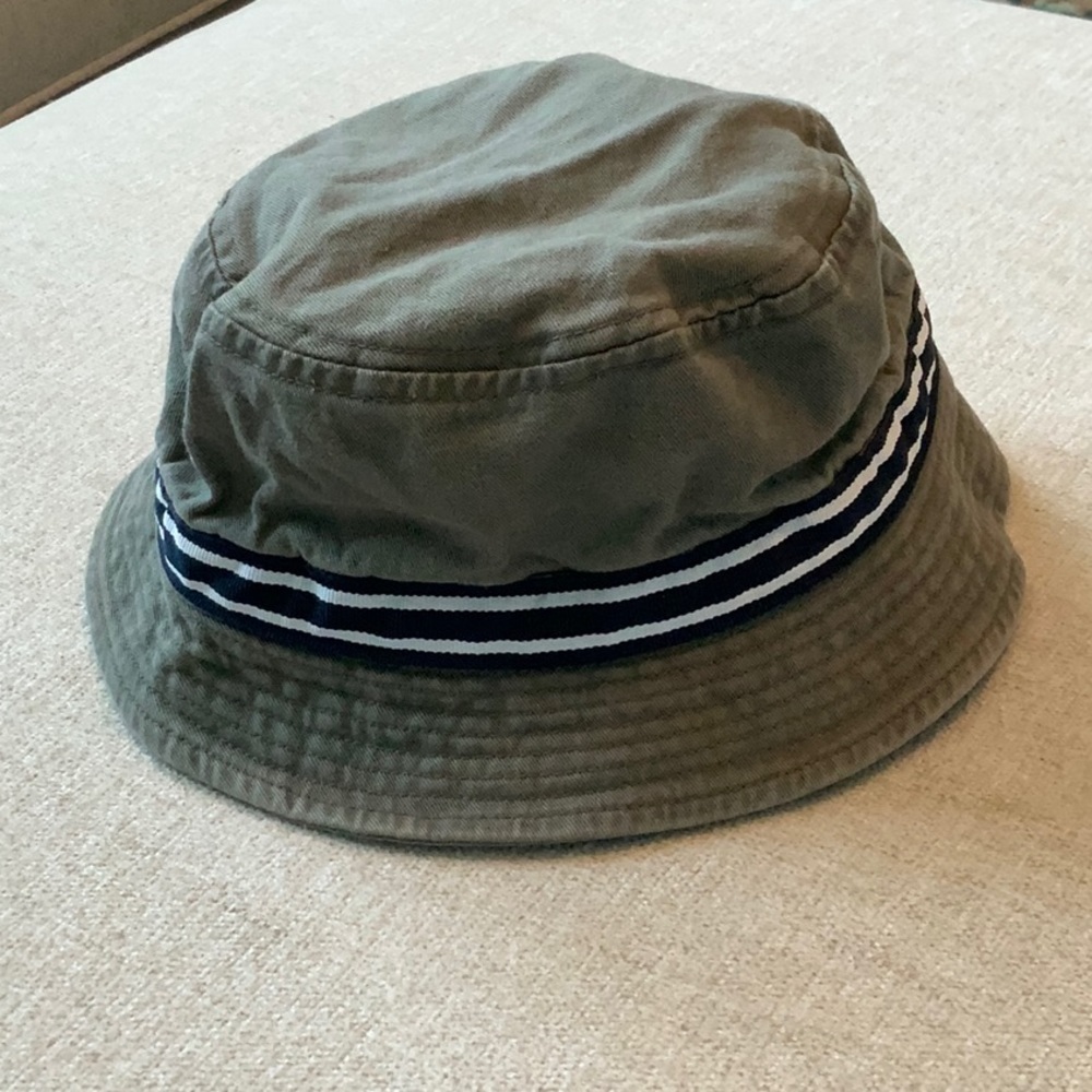 Bucket hat